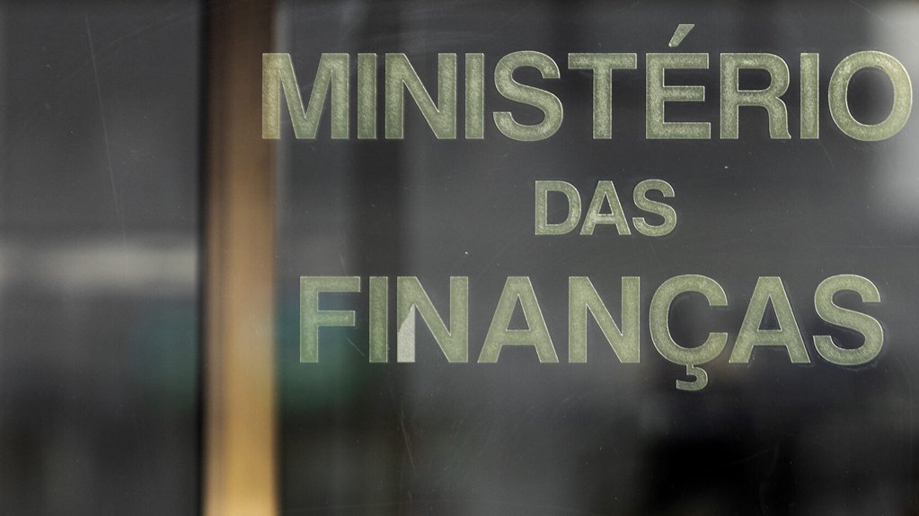 Relatório da U-Tax Recomenda Cortes em 20 Benefícios Fiscais com Poupança Potencial de 1,7 Mil Milhões de Euros