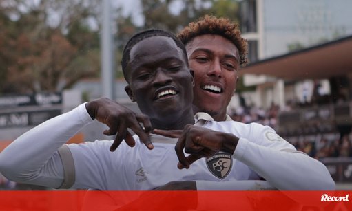 Portimonense vence em Viseu num jogo com cinco golos e uma expulsão