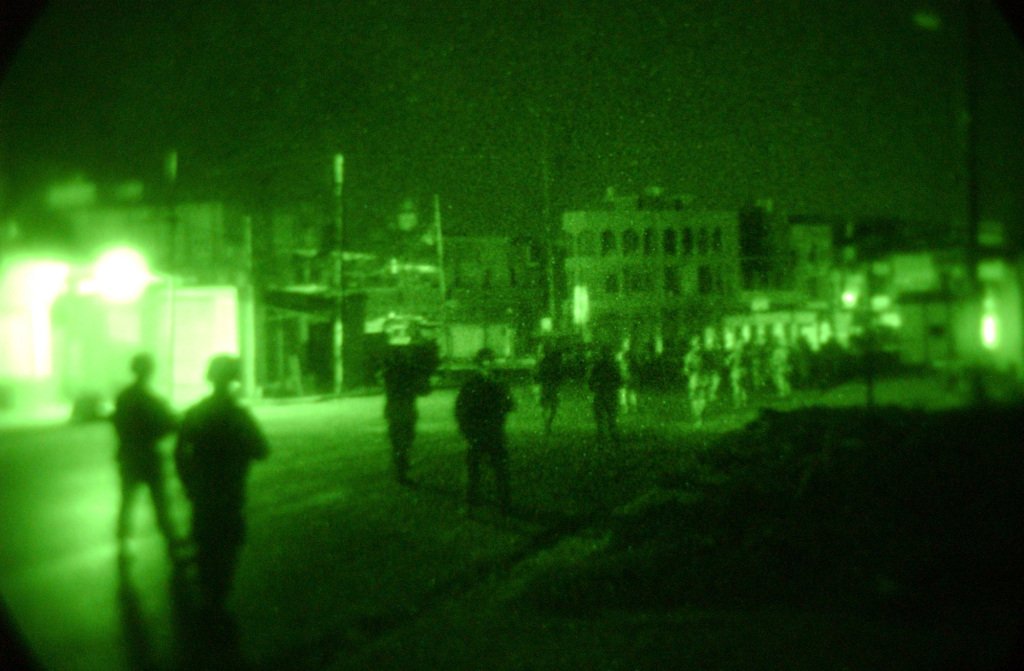 PanoRadar: La Nueva Generación de Robots que Pueden 'Ver' a Través de las Paredes