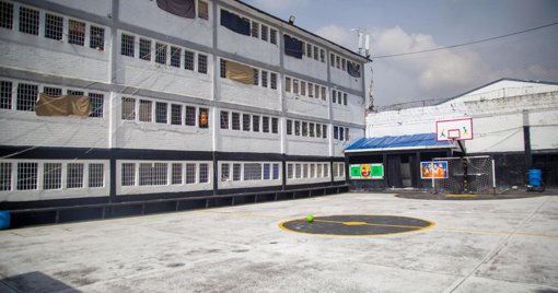 Operativos en cárceles del país revelan control de redes criminales desde el interior