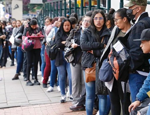 Desempleo en Colombia cae a 8,8% en julio, su nivel más bajo desde 2001