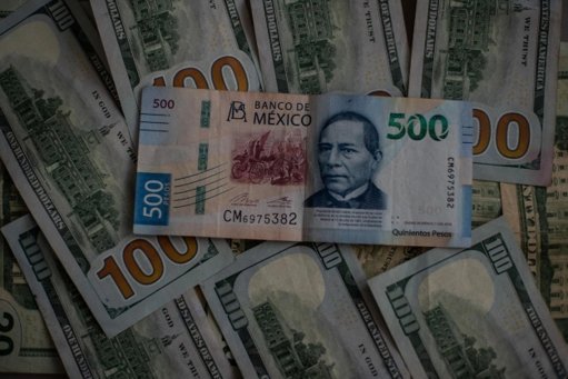 Peso mexicano muestra volatilidad y retrocede tras alcanzar su mejor nivel en año y medio