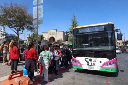 Familias de Saltillo aprovechan transporte gratuito para paseos y recreación
