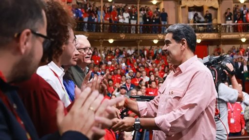 Maduro responde con despliegue militar y llama a prepararse para la 'lucha armada'