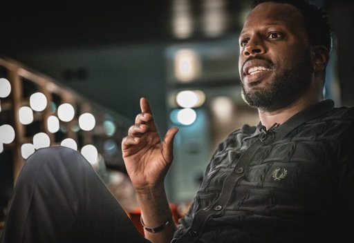 Dino D'Santiago estreia ópera "Adilson" como manifesto sobre cidadania e identidade