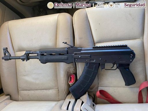 Detienen a siete personas con arsenal de uso exclusivo del Ejército en Tijuana