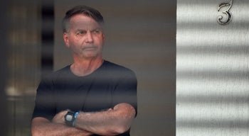 Jair Bolsonaro indiciado e confrontado com alegado plano de fuga para a Argentina