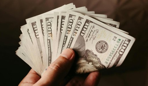 Dólar en Colombia Muestra Volatilidad y Cierra a la Baja