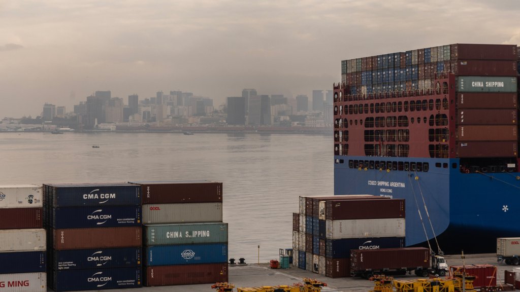 EUA elevam tarifas médias para níveis históricos, gerando receios económicos