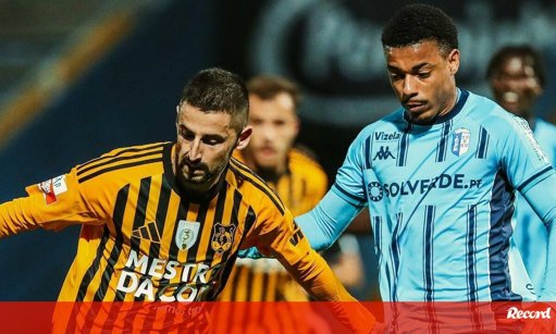 Empate entre Lusitânia de Lourosa e Vizela Prolonga Mau Momento de Ambas as Equipas