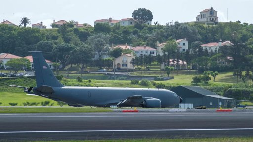 Salários em Atraso na Base das Lajes Devido a 'Shutdown' nos EUA Geram Protestos