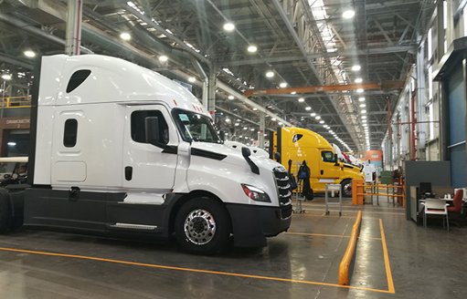 EE.
UU. impone nuevos aranceles a camiones y autobuses mexicanos