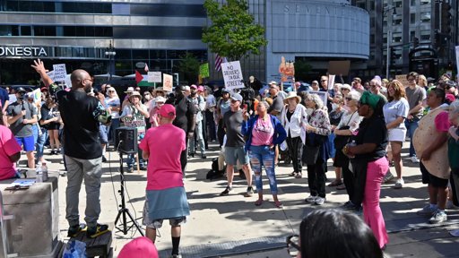 Trump Mobiliza Guarda Nacional em Cidades Americanas, Gerando Acusações de Autoritarismo