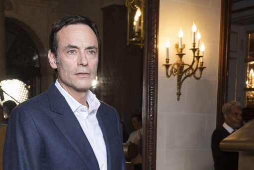 Anthony Delon justifie son déménagement à Douchy par amour pour sa chienne malade