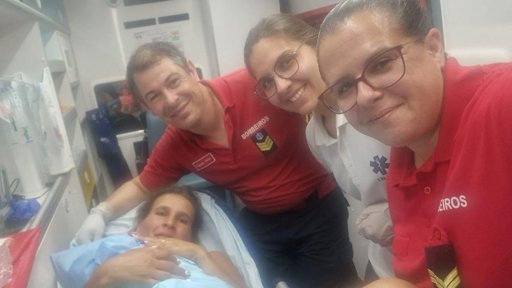 Nascimento de bebé em ambulância na Trafaria evidencia aumento de partos extra-hospitalares