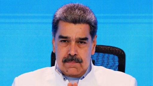 Escalada de Tensão com a Venezuela: EUA Enviam Porta-Aviões e Trump Pondera Diálogo