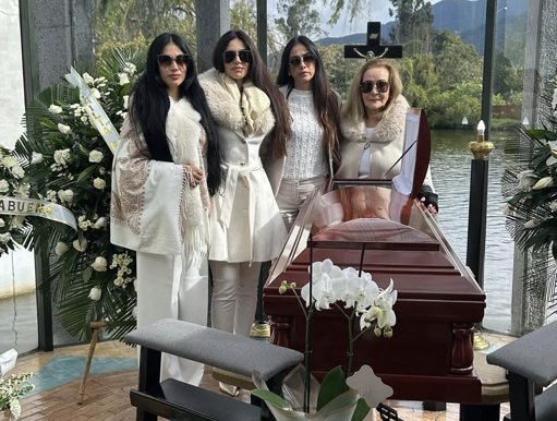 Jessica Cediel Responde a Críticas por Fotos en Funeral de su Padre