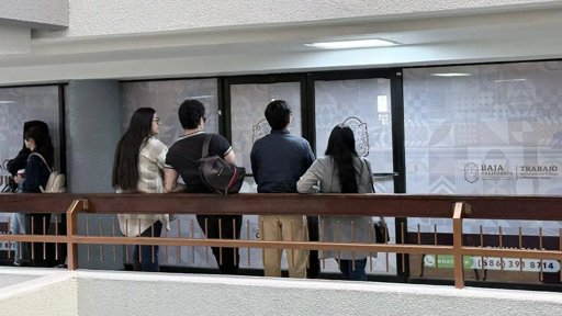 Extrabajadores de un 'call center' en Tijuana denuncian falta de pago