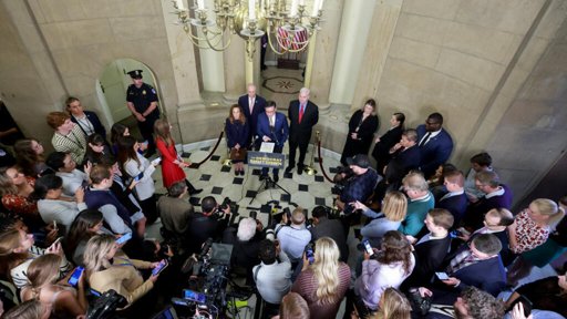 Cierre de Gobierno: Trump Amenaza con Despidos y Recortes Permanentes