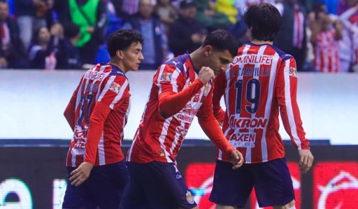 Noche agridulce para Bryan González: anota un golazo con Chivas y sale por lesión