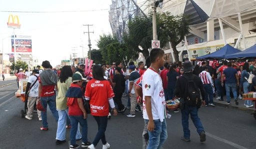 Aficionados de Chivas e Irapuato protagonizan riña previo a partido amistoso