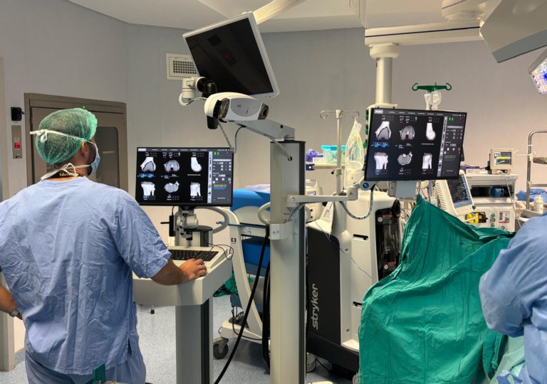 Cirurgia Robótica Inédita em Coimbra Devolve Mobilidade a Paciente