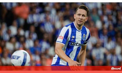 Luuk de Jong regressa aos relvados e é boa notícia para o FC Porto