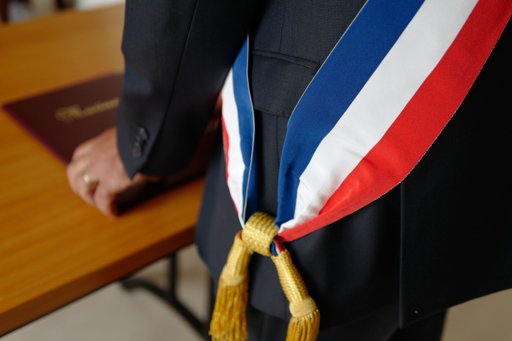 Le débat sur la réforme du statut des maires pour renforcer la démocratie locale