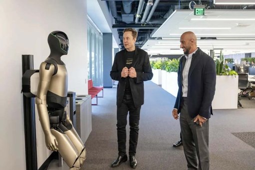 Elon Musk Afirma que el Robot Optimus de Tesla Erradicará la Pobreza Mundial