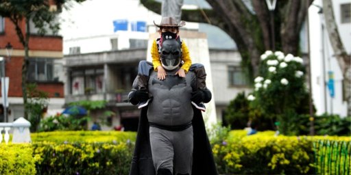 Masiva Caravana Motera de Halloween Desafía Prohibiciones en Ibagué