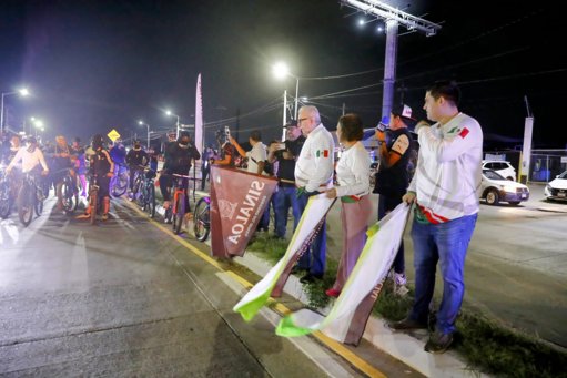 Más de 1,600 personas participan en la rodada ciclista "Aventura Narnia" en Culiacán