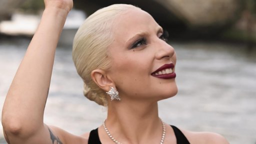 Lady Gaga revela internamento psiquiátrico e luta contra surto psicótico