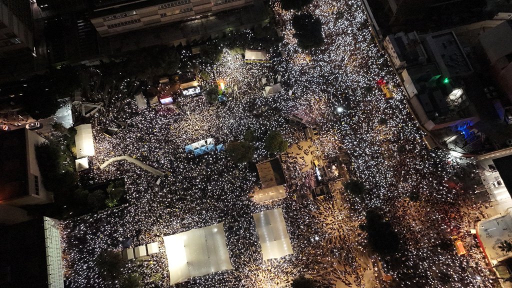 Protestos Massivos em Israel Exigem Acordo para Libertação de Reféns