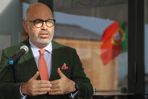 Ministro da Habitação percorre a Estrada Nacional 2 para diagnosticar problemas do interior