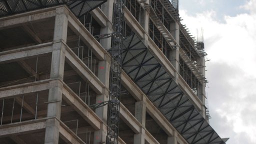 Trabajador de la construcción muere al caer de un noveno piso en León