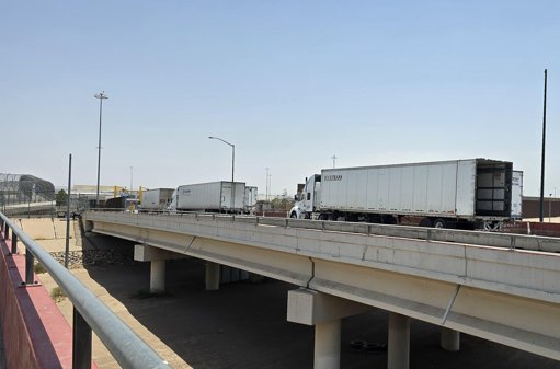 Trump Aplica Nuevos Aranceles a Camiones y Autobuses, Afectando a México