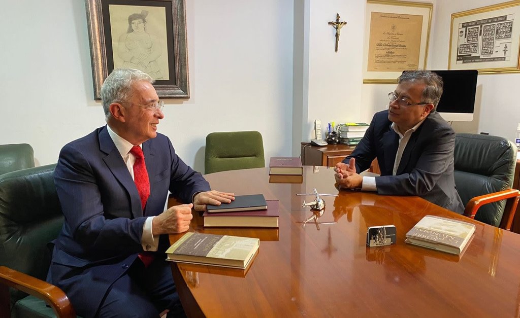 Se intensifica el enfrentamiento entre el presidente Petro y el expresidente Uribe