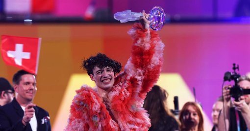 Vencedor da Eurovisão 2024, Nemo, devolve troféu em protesto