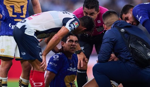 Lesión de José Juan Macías agrava la crisis en la delantera de Pumas