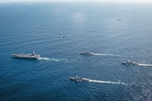 Trump Aumenta la Presión sobre Venezuela con Despliegue Militar y Anuncia Próximo Diálogo con Maduro