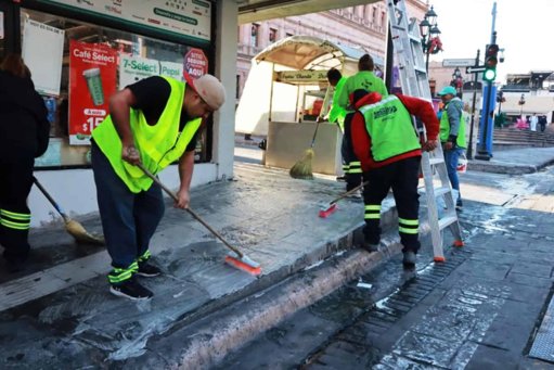 Saltillo mejora su imagen urbana con limpieza profunda y retiro de cableado en el Centro Histórico