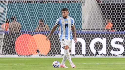 Otamendi joga lesionado pela Argentina, é expulso e falha estreia no Mundial