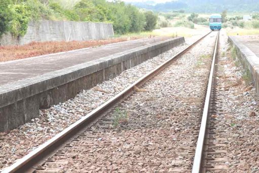 Homem morre após abalroamento de carro por comboio em Torres Vedras