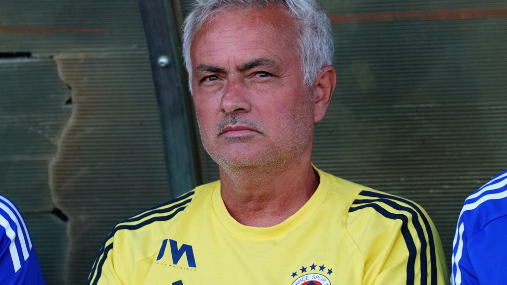 José Mourinho aborda atualidade do futebol em entrevista ao Canal 11