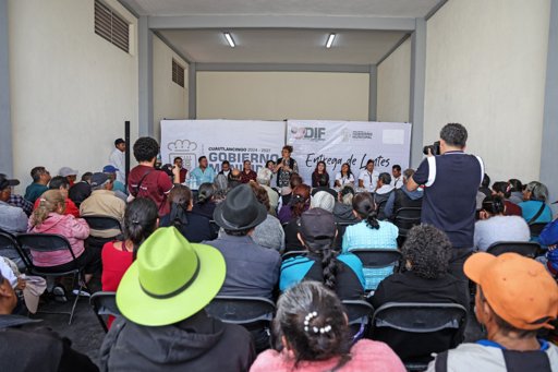 DIF de Cuautlancingo entrega 150 lentes a personas en situación vulnerable