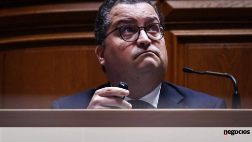 Orçamento para 2026: Governo Aponta a Excedente Perante Alertas de Risco do CFP