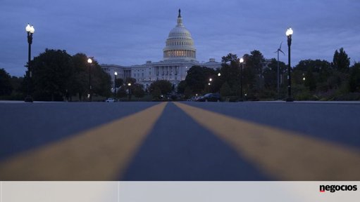 "Shutdown" nos EUA provoca cancelamento de mais de 2.100 voos