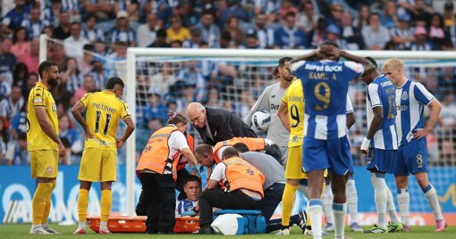 FC Porto vence Nacional e isola-se na liderança, mas perde Nehuén Pérez por lesão grave