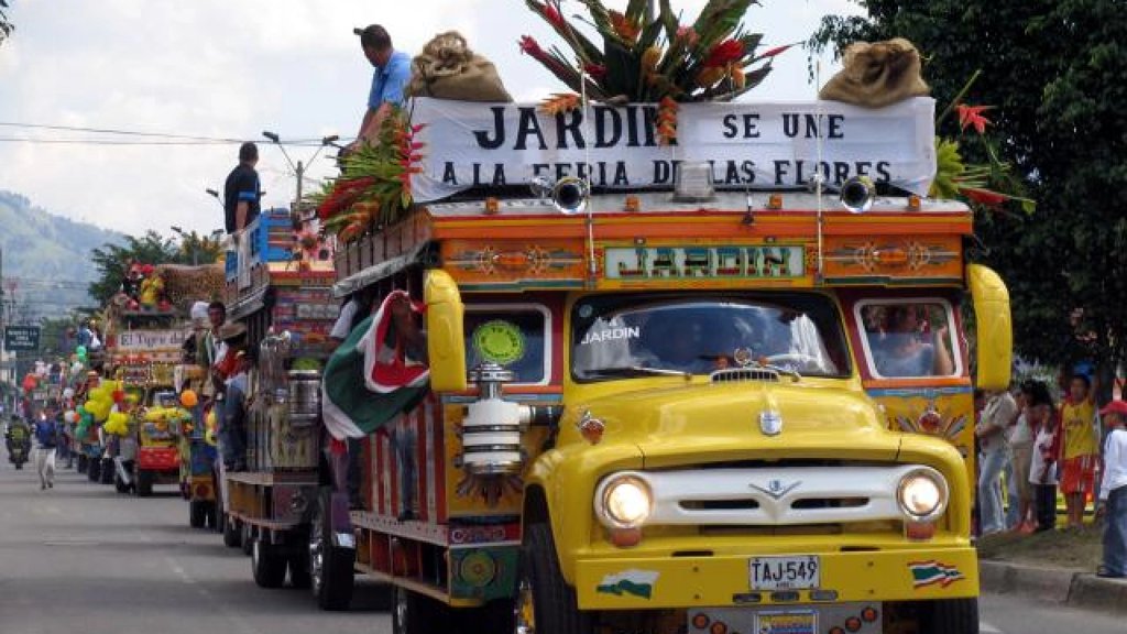 La Feria de las Flores 2025 anuncia un histórico Desfile de Autos Clásicos y conciertos de alto nivel