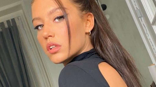 Adèle Exarchopoulos dément avec humour les rumeurs de grossesse